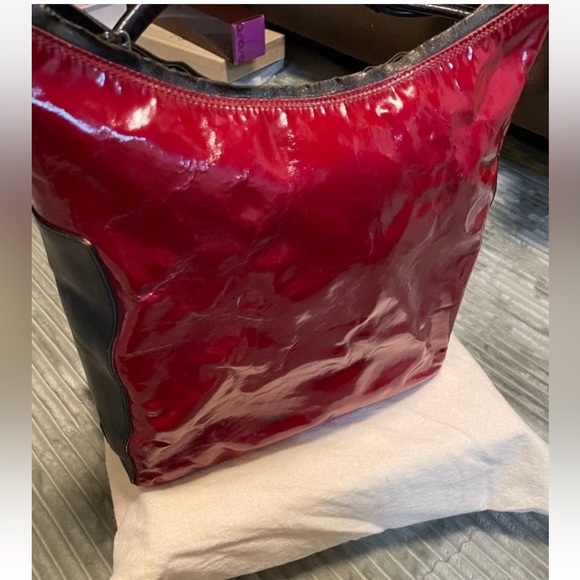 Gucci Shiny Red and Black Shoulder Bag - Picture 2 of 8